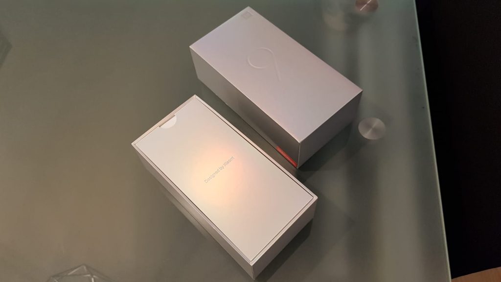 Xiaomi Mi 9 unboxing caja