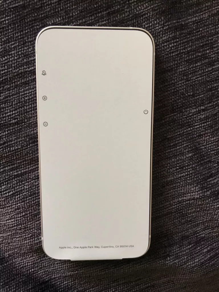 iPhone 12 mini frontal con protector
