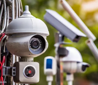 Wireless Security Cameras vs. Wired: Which One to Choose?